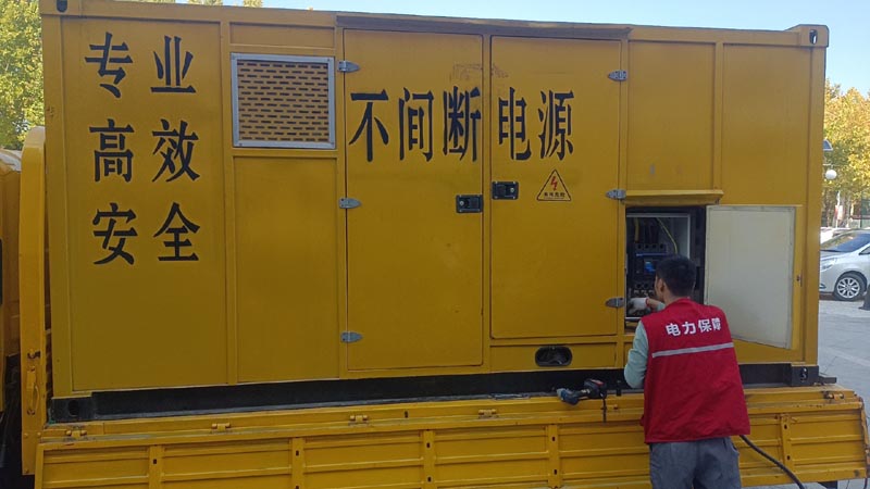 天元柴油发电机组和UPS电源配合使用时，如何避免切换过程中的电力中断？